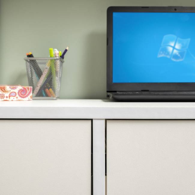 Стол компьютерный Комфорт 12.77F цвет белый шагрень