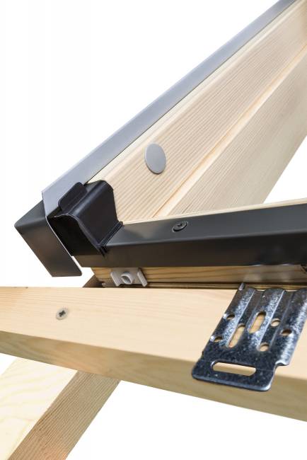 Мансардное окно FTP-V U3 со среднеповоротным способом открывания