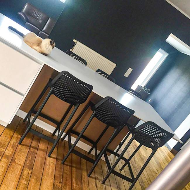 Стул пластиковый полубарный Air Bar 65 черный 440х510х950 мм